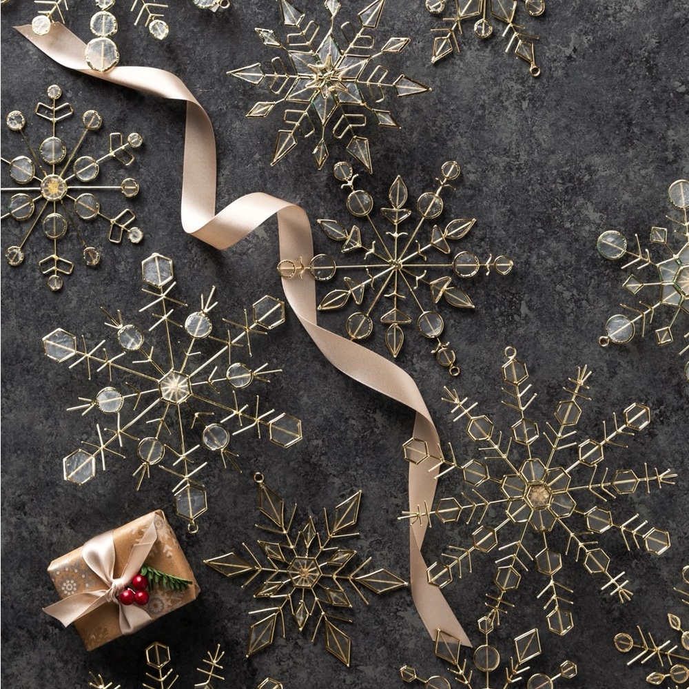 Serena & Lily Balsam Hill Elegant Gold Snowflake Ornaments Set Capiz Collection - Picture 2 of 5